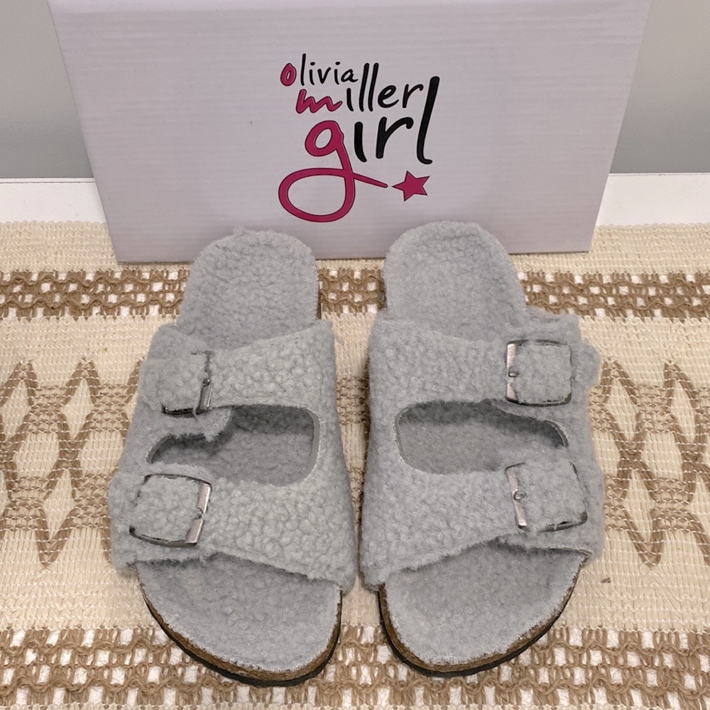 Olivia Miller Girl’s Cloud Lounge Sandals Faux Fur Gray Size 2